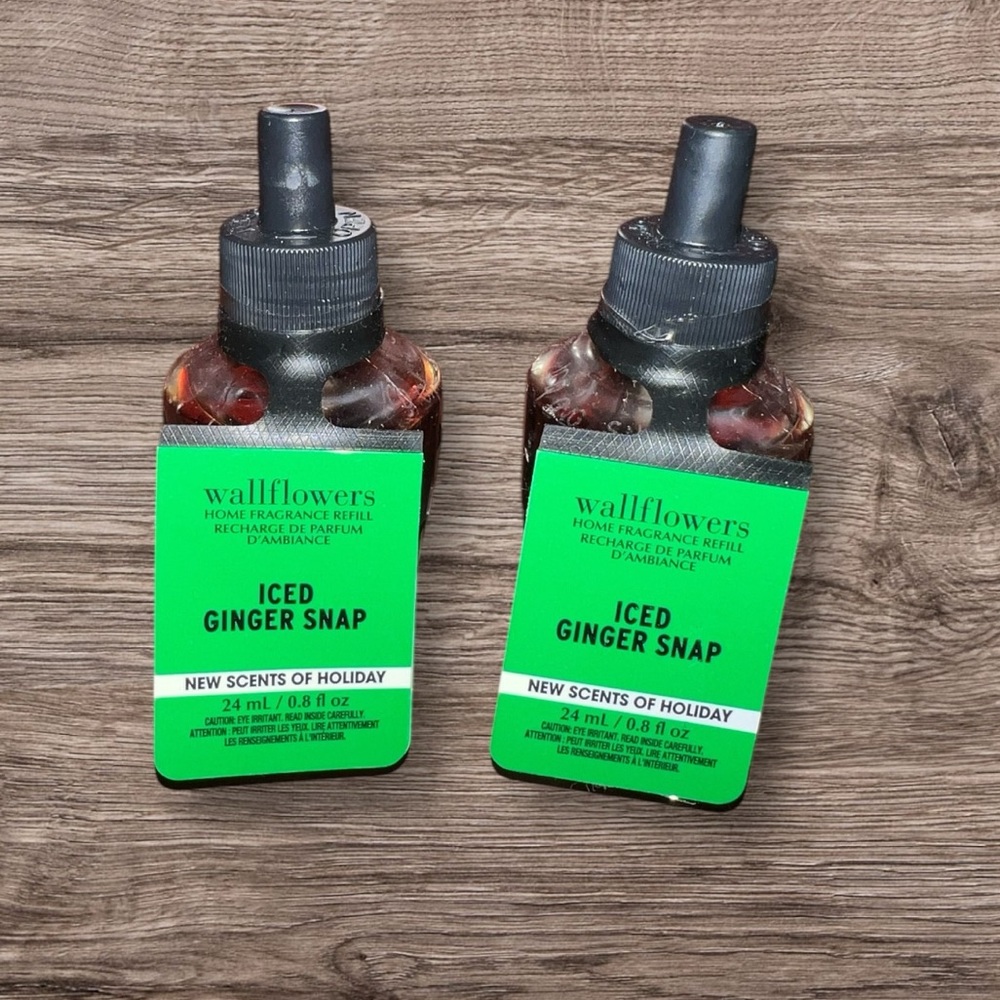 Bath and Body Works Iced Ginger Snap Wallflower Refill Set of Two